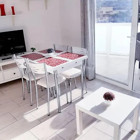 Апартаменти Playa De Americas Cozy For 2/4 Pax *